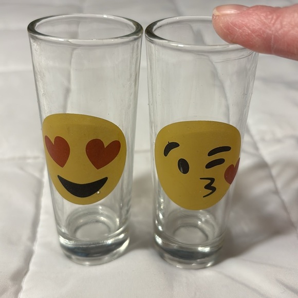 Kiss and Heart Eye Valentine Shooter Shot
Glasses - Picture 3 of 5